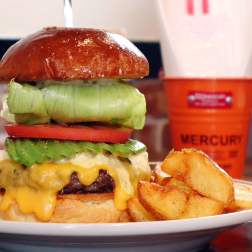 CADENCE BURGER & BBQのアボカドチーズバーガー