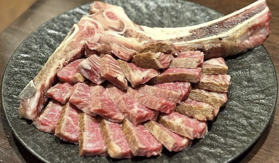 焼肉ガッツ 〜TOYONAKA STYLE〜の骨付きトマホークステーキ