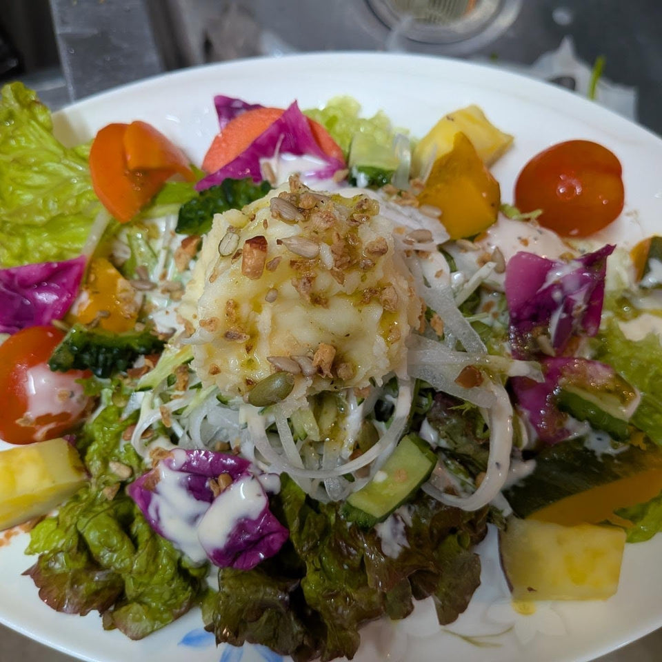 mibi. Korean Diningの野菜たっぷりのサラダ