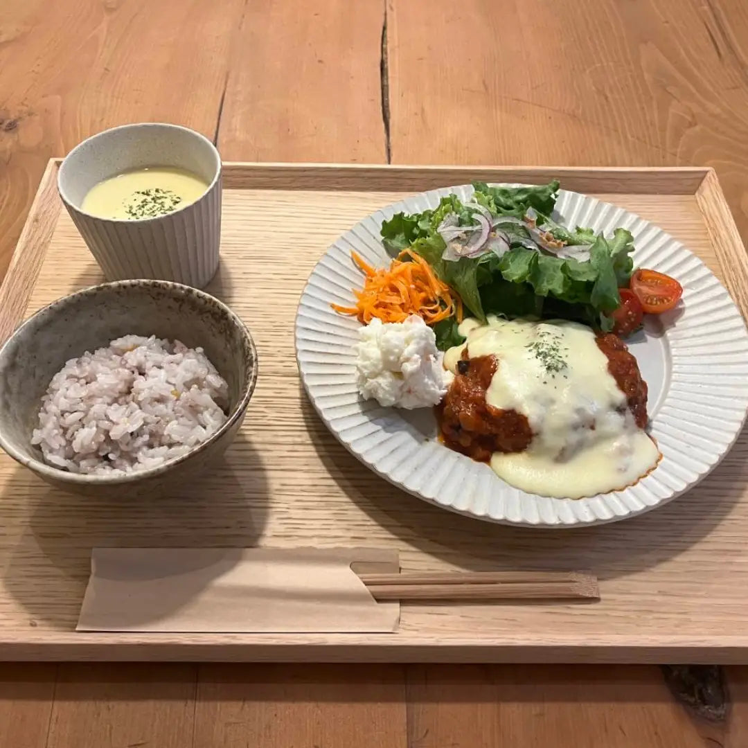 縞（shiroginu cafe）のお肉のランチ