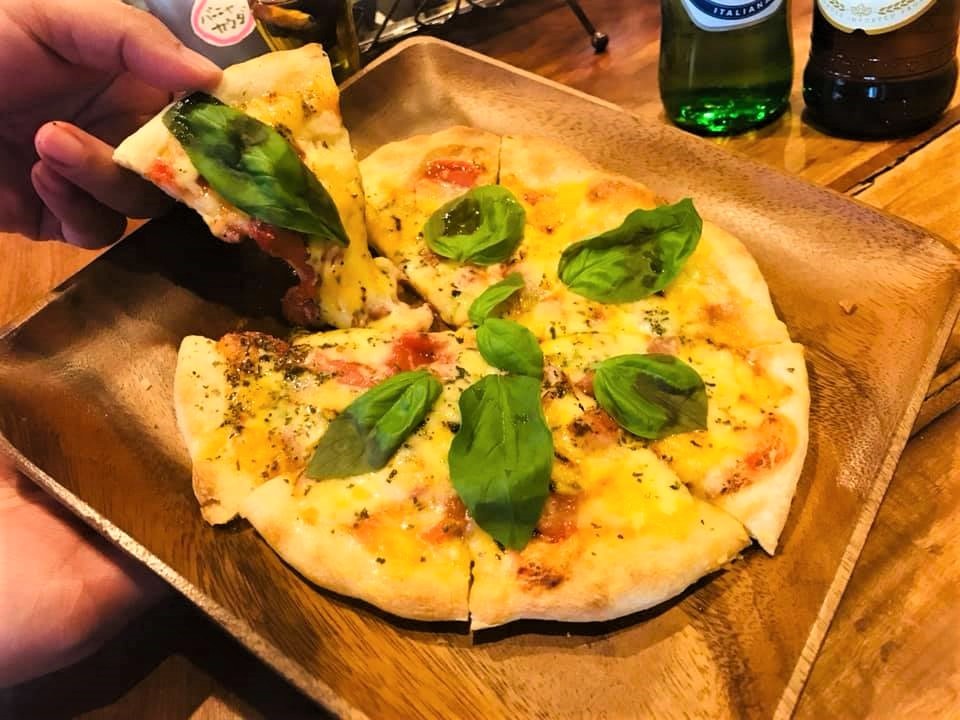 創作イタリアン久保田のピザ